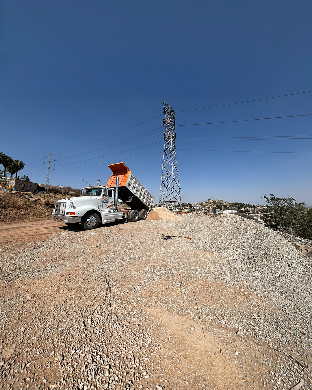 Flota Acarreos Hergusa en operación